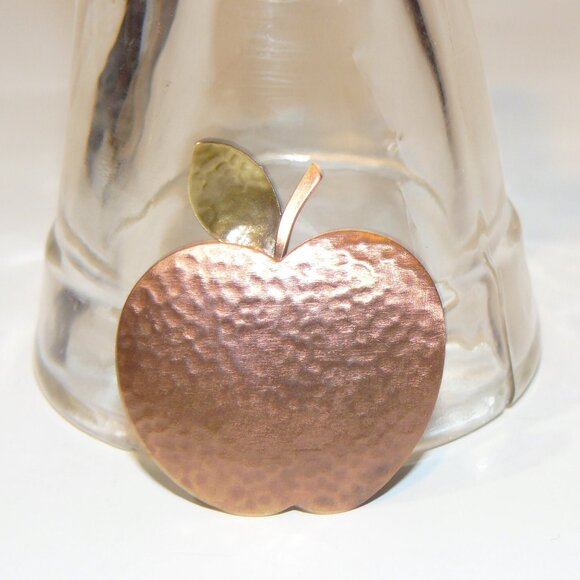 Vintage Hammered Brass and Copper Apple Pin - Picture 4 of 5